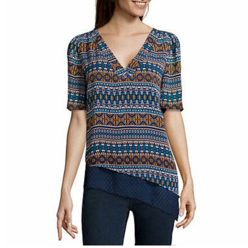 Stylus Flutter Sleeve Asymmetrical Hem Blouse
M